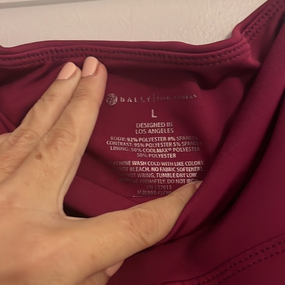 Bally Total Fitness Size L workout capris with sheer crosscut detailing - Picture 4 of 5